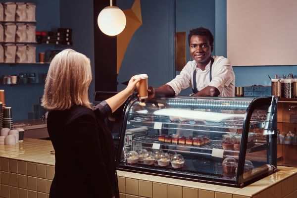 Commerces idéaux pour une vitrine réfrigérée à service arrière